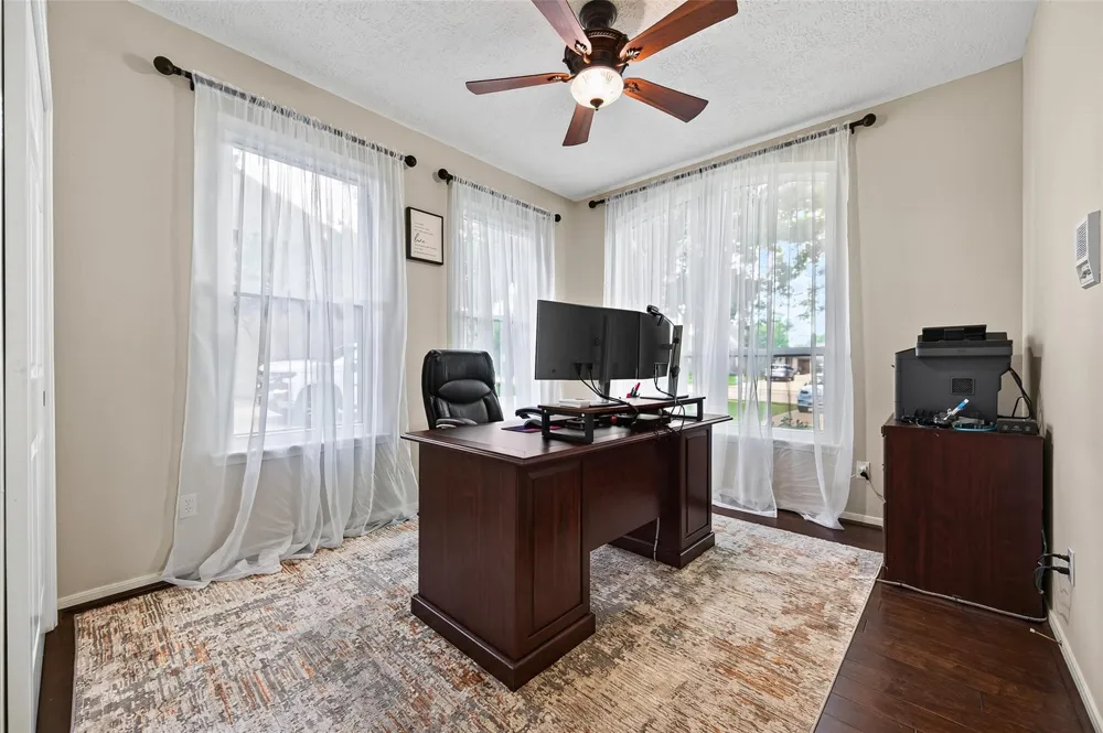 412 Melodywood Drive Friendswood, TX 77546