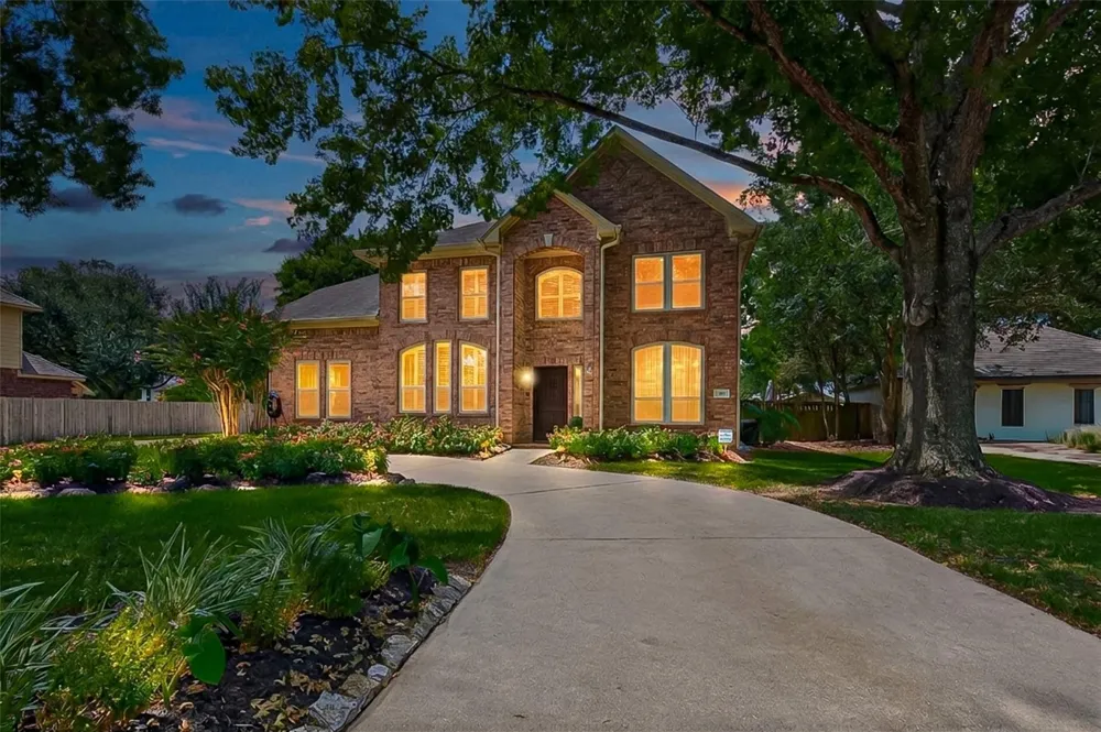 412 Melodywood Drive Friendswood, TX 77546