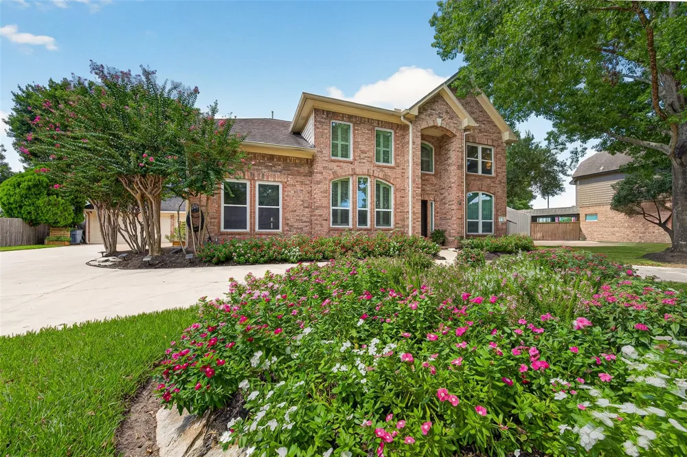 412 Melodywood Drive Friendswood, TX 77546