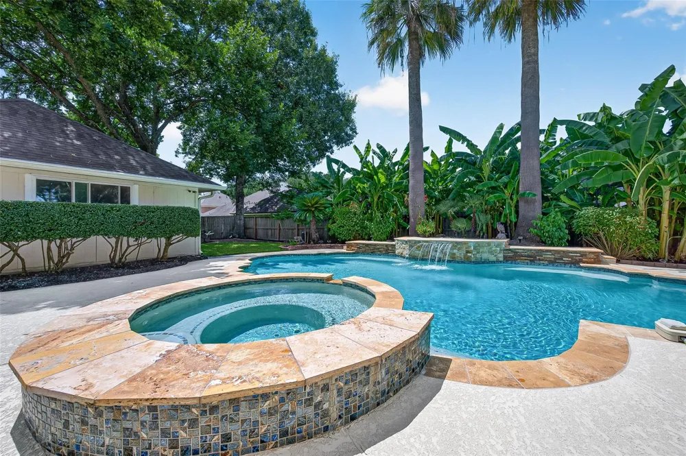 412 Melodywood Drive Friendswood, TX 77546