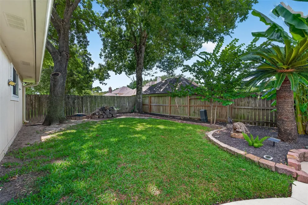 412 Melodywood Drive Friendswood, TX 77546