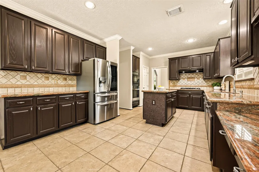 412 Melodywood Drive Friendswood, TX 77546