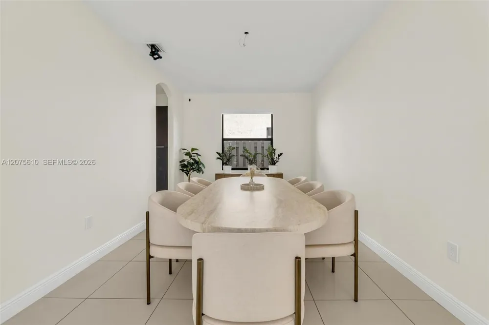 10204 NW 86th St Doral, FL 33178