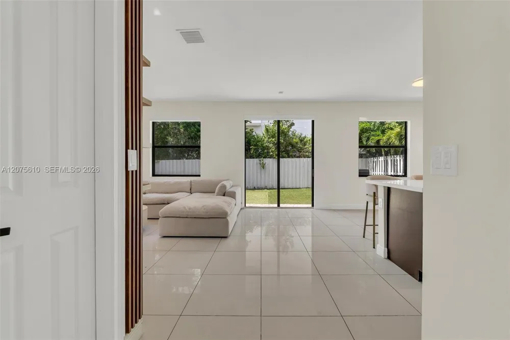 10204 NW 86th St Doral, FL 33178