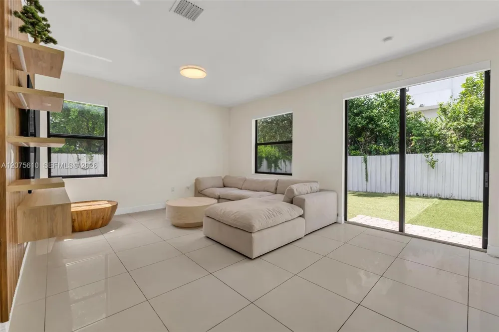 10204 NW 86th St Doral, FL 33178