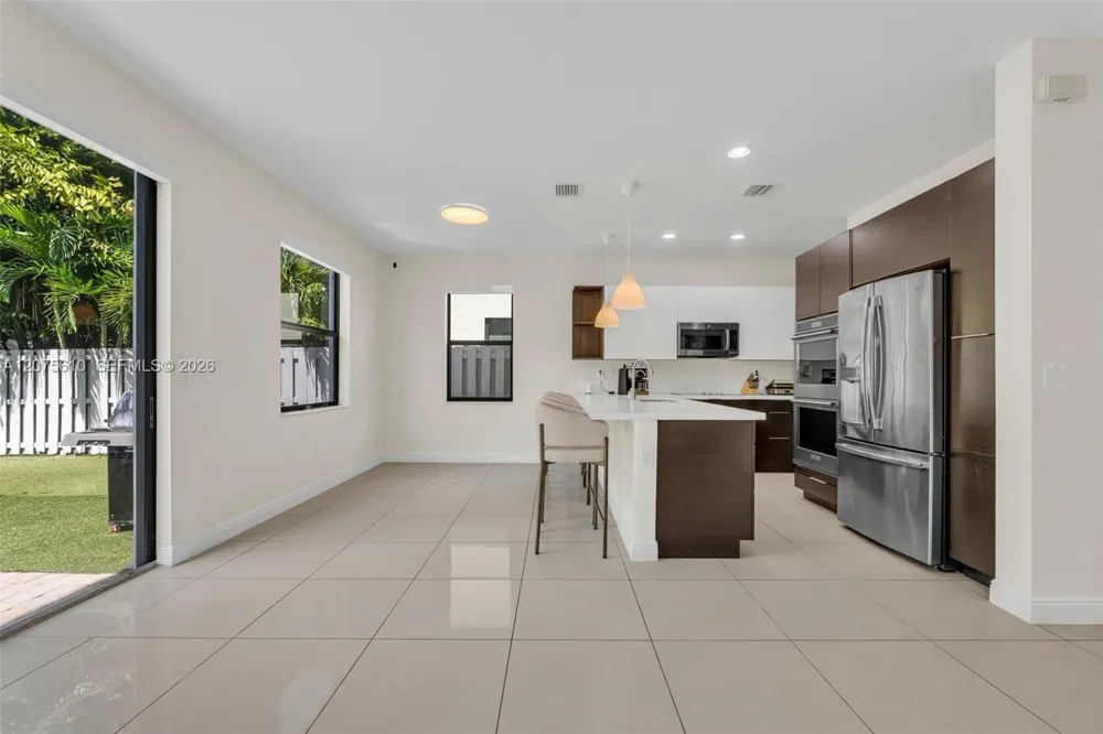 10204 NW 86th St Doral, FL 33178