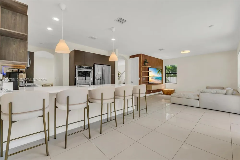 10204 NW 86th St Doral, FL 33178