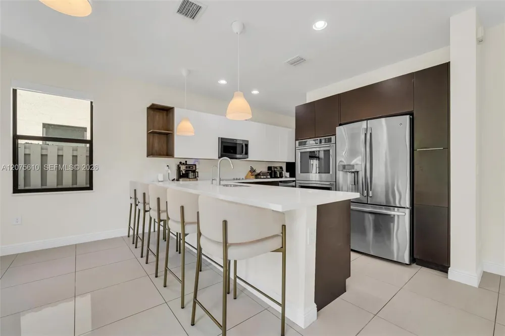10204 NW 86th St Doral, FL 33178