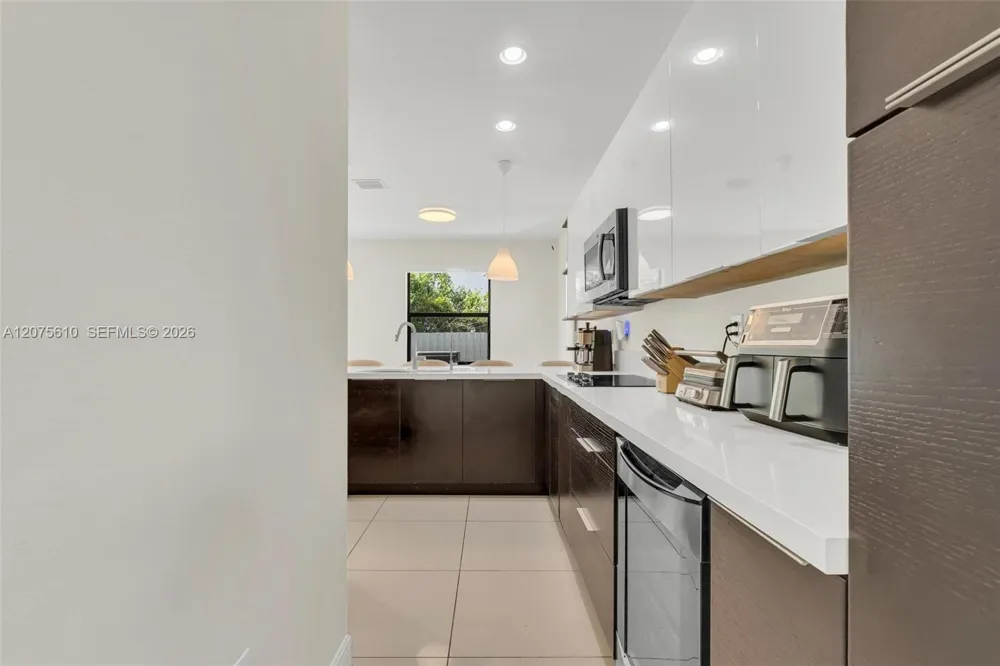 10204 NW 86th St Doral, FL 33178
