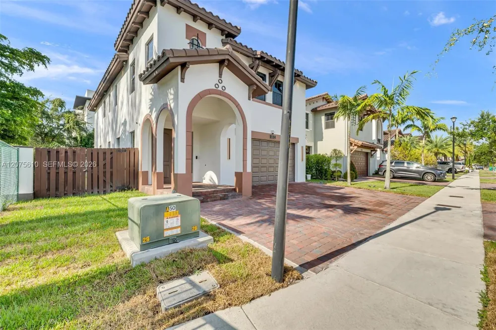 10204 NW 86th St Doral, FL 33178