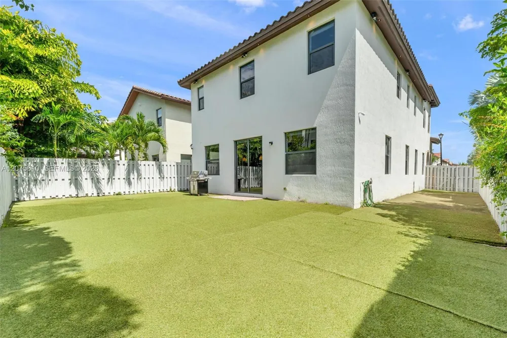 10204 NW 86th St Doral, FL 33178