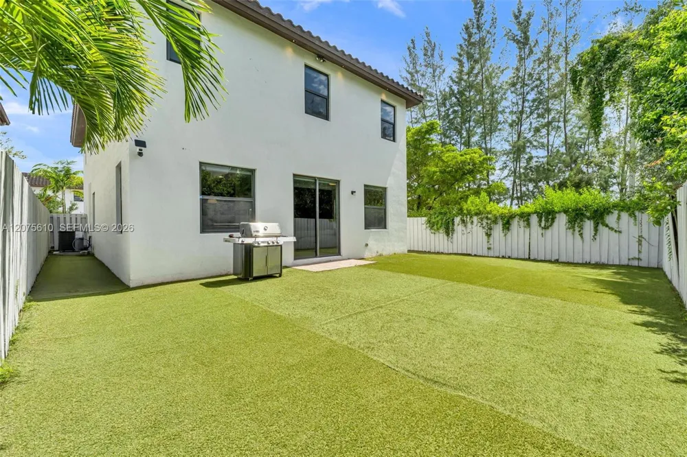 10204 NW 86th St Doral, FL 33178
