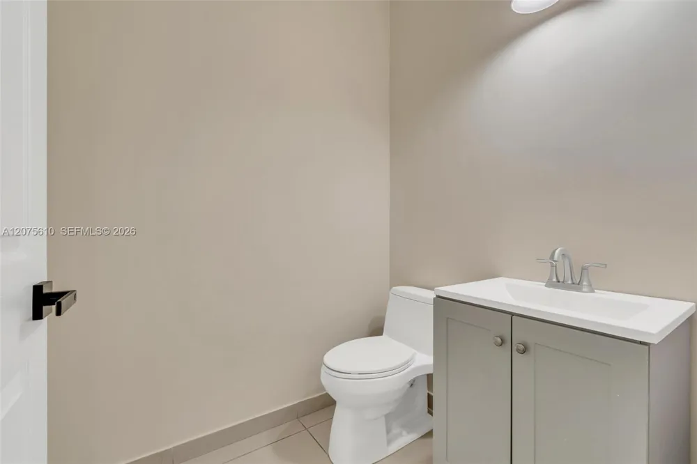 10204 NW 86th St Doral, FL 33178
