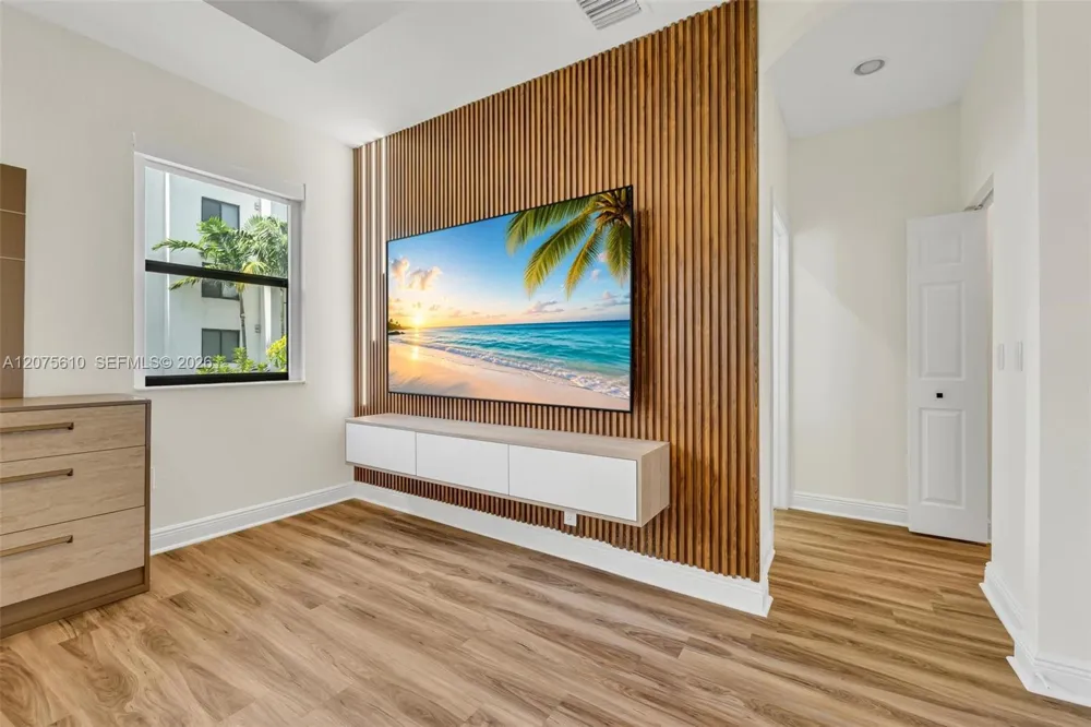 10204 NW 86th St Doral, FL 33178