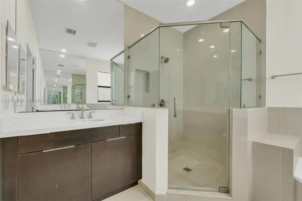 10204 NW 86th St Doral, FL 33178