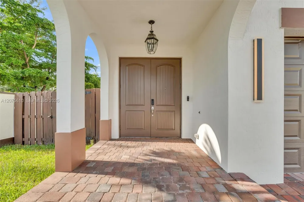 10204 NW 86th St Doral, FL 33178