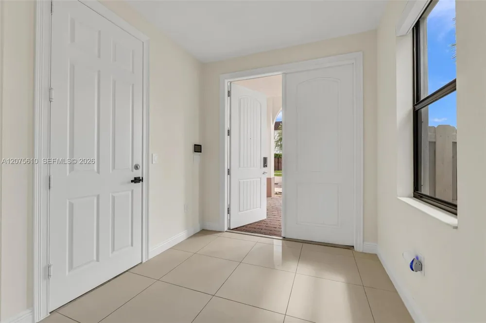 10204 NW 86th St Doral, FL 33178