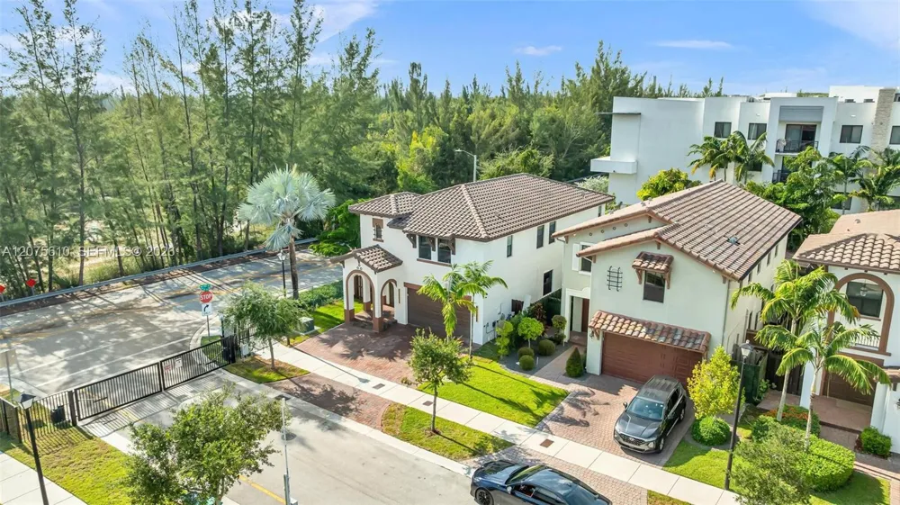 10204 NW 86th St Doral, FL 33178