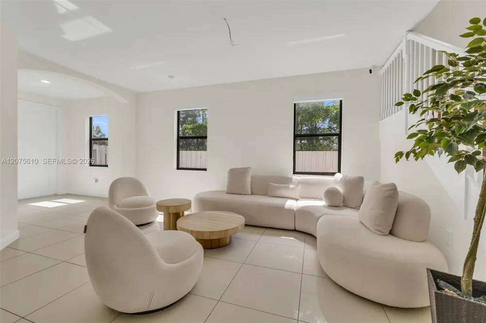 10204 NW 86th St Doral, FL 33178
