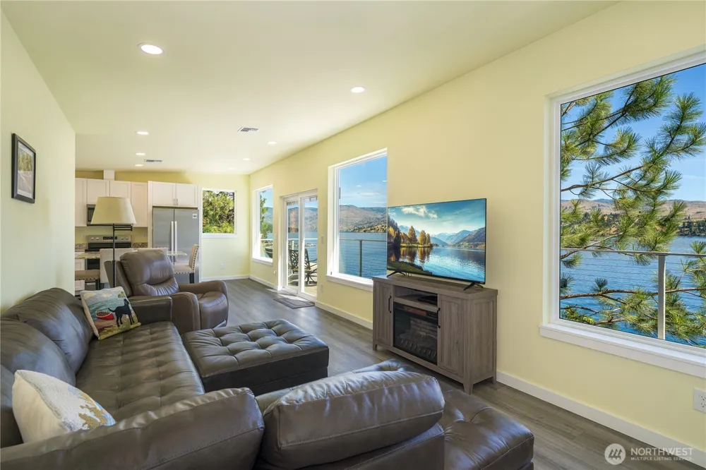 9064 S Lakeshore Rd. Chelan, WA 98816