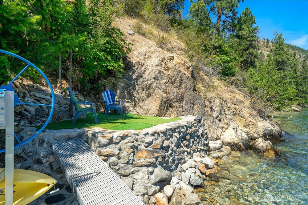 9064 S Lakeshore Rd. Chelan, WA 98816