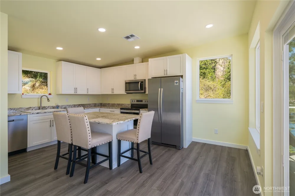 9064 S Lakeshore Rd. Chelan, WA 98816