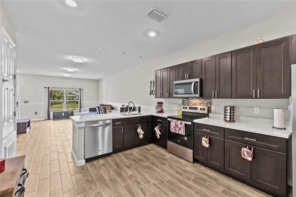 214 W 15TH STREET Apopka, FL 32703