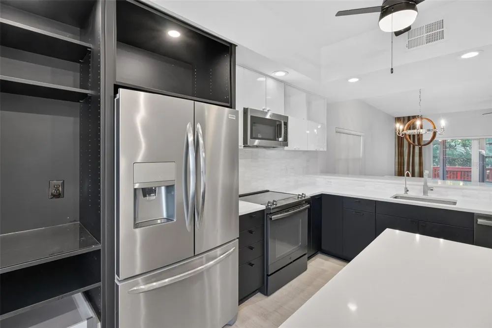 6330 99TH WAY #14B St Petersburg, FL 33708