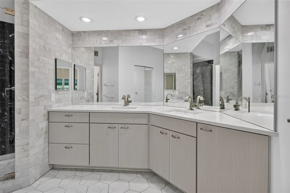 6330 99TH WAY #14B St Petersburg, FL 33708