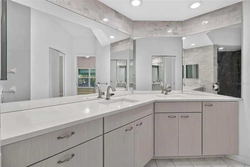 6330 99TH WAY #14B St Petersburg, FL 33708
