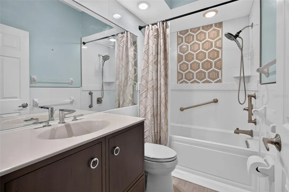 6330 99TH WAY #14B St Petersburg, FL 33708