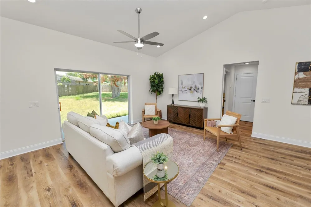 23 8TH ST S Eagle Lake, FL 33839