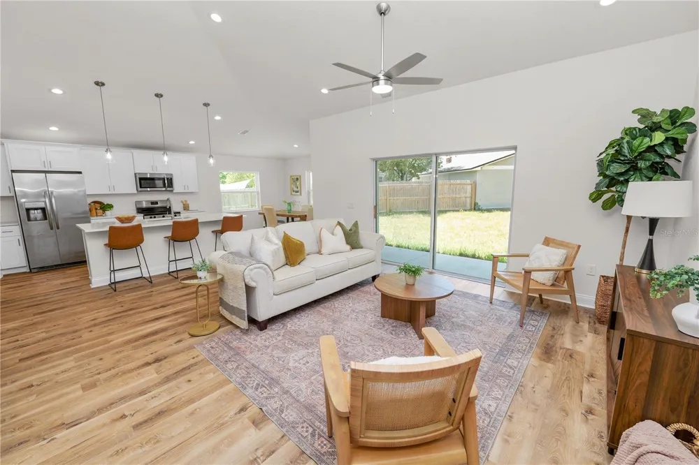 23 8TH ST S Eagle Lake, FL 33839