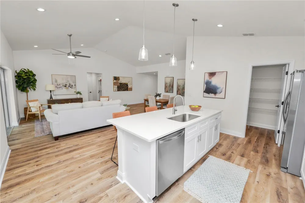 23 8TH ST S Eagle Lake, FL 33839