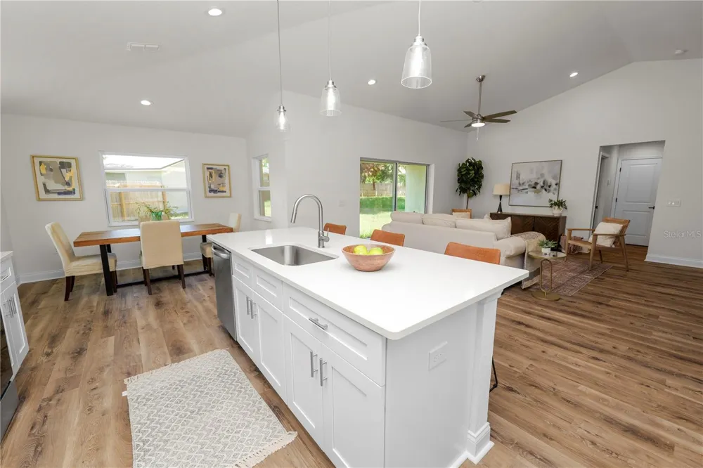 23 8TH ST S Eagle Lake, FL 33839