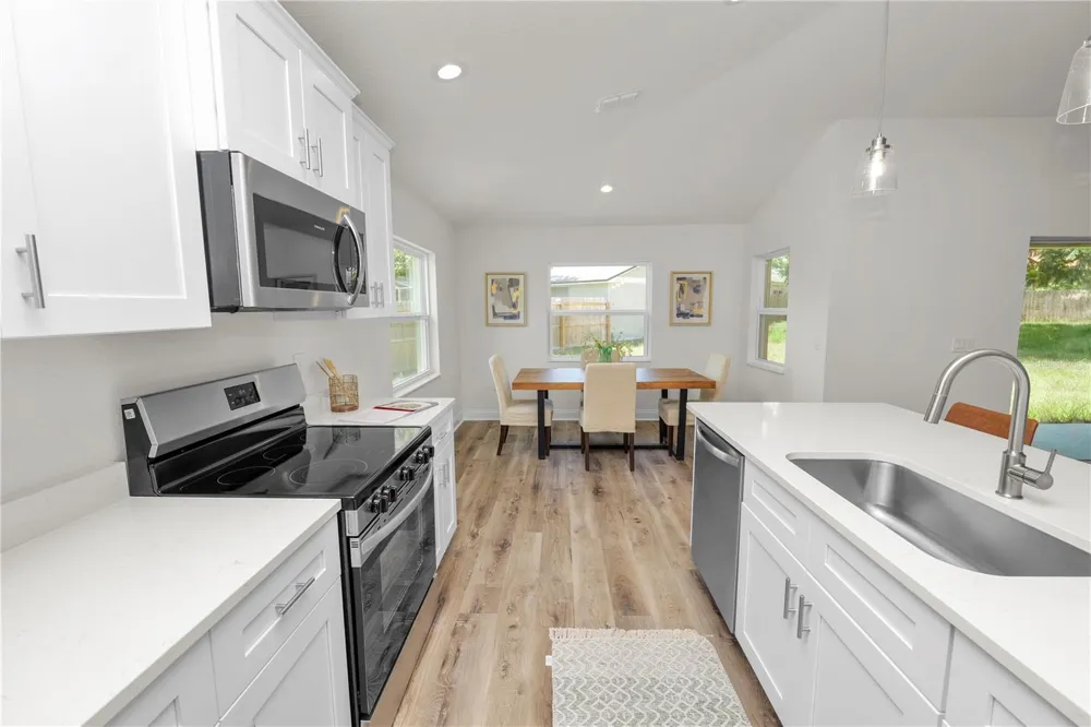 23 8TH ST S Eagle Lake, FL 33839