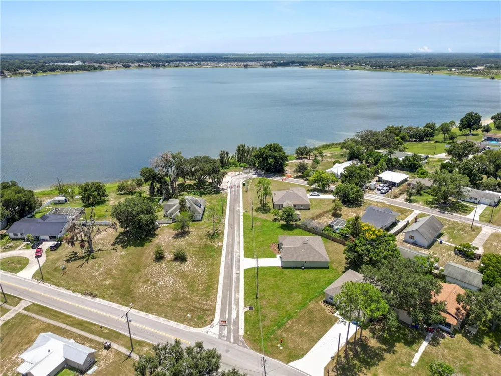 23 8TH ST S Eagle Lake, FL 33839