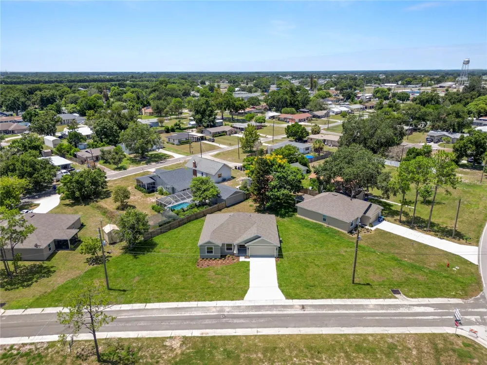 23 8TH ST S Eagle Lake, FL 33839