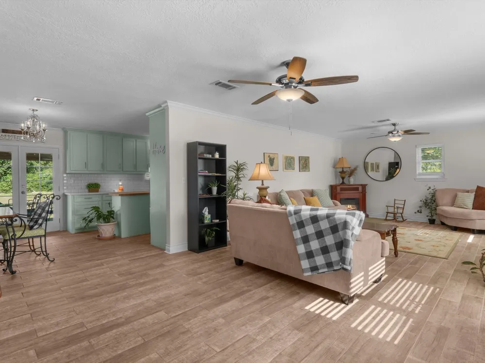 53 Parker Creek Road Huntsville, TX 77320