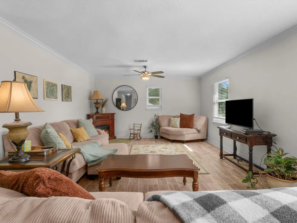 53 Parker Creek Road Huntsville, TX 77320