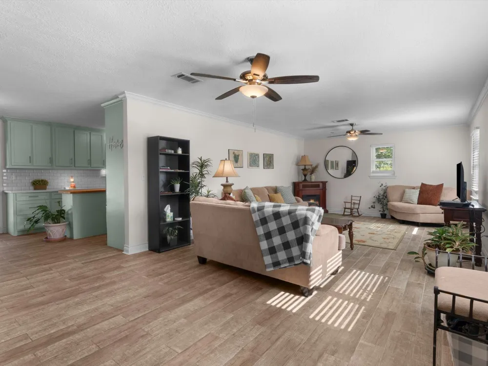 53 Parker Creek Road Huntsville, TX 77320