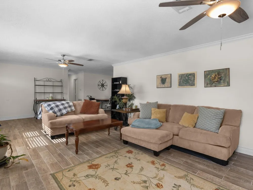 53 Parker Creek Road Huntsville, TX 77320