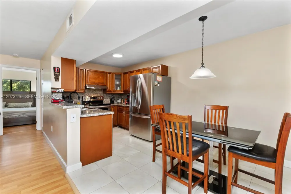 400 Palm Cir W #208 Pembroke Pines, FL 33025