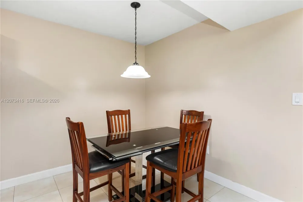 400 Palm Cir W #208 Pembroke Pines, FL 33025