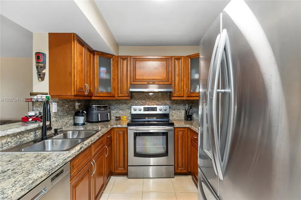 400 Palm Cir W #208 Pembroke Pines, FL 33025