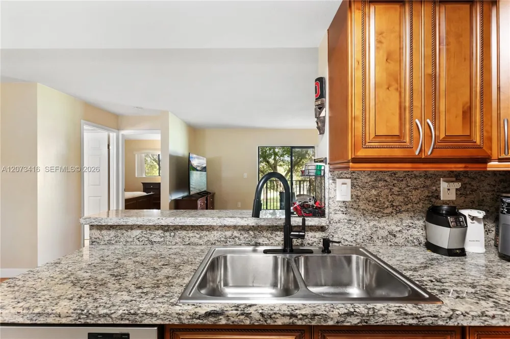 400 Palm Cir W #208 Pembroke Pines, FL 33025
