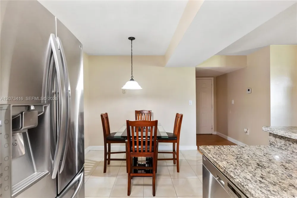 400 Palm Cir W #208 Pembroke Pines, FL 33025