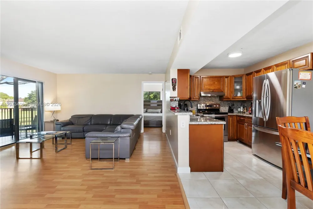 400 Palm Cir W #208 Pembroke Pines, FL 33025