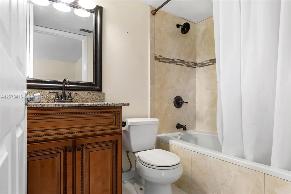 400 Palm Cir W #208 Pembroke Pines, FL 33025