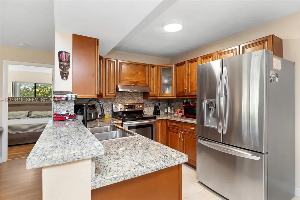 400 Palm Cir W #208 Pembroke Pines, FL 33025